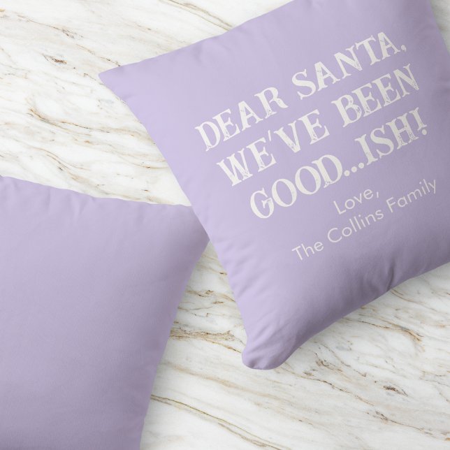 Coussin Fun Purple Typographie Nom de famille Noël moderne (Fun Purple Typography Family Name Modern Christmas Throw Pillow)