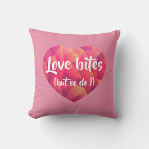 Coussin Funny Pink Heart Love Bites mais moi aussi Valenti