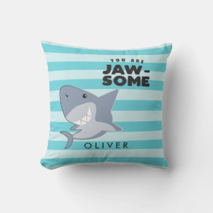 Coussin Garçons mignons de Jawsome de requin faits sur