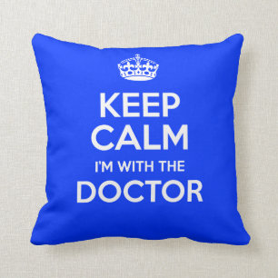 Coussin Gardez le calme que je suis avec le docteur (avec