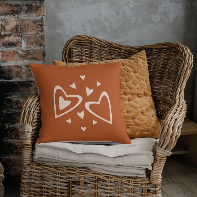 Coussin Géométrie en amour - crème sur ocre rouge - image. (Créateur téléchargé)
