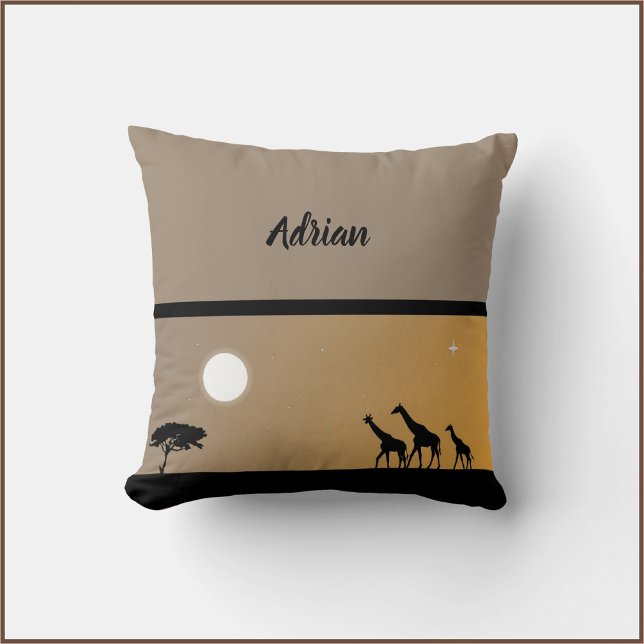 Coussin Giraffes au coucher du soleil avec Pleine lune (Bookmark my store! https://www.zazzle.com/store/capricepetit)