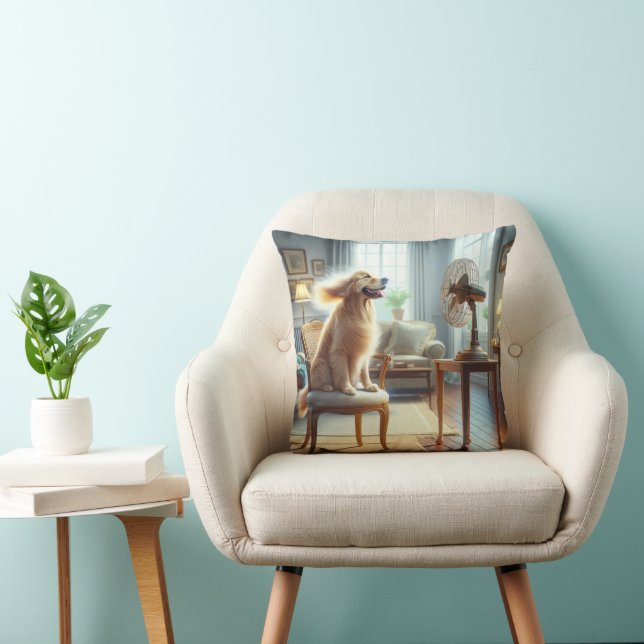 Coussin Golden Retriever assis devant le ventilateur (Chaise)