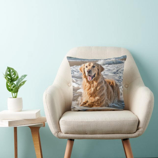 Coussin Golden Retriever Dans La Vague De Plage (Chaise)