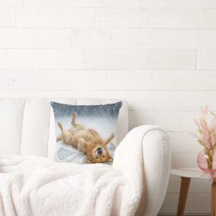 Coussin Golden Retriever faisant un ange de neige