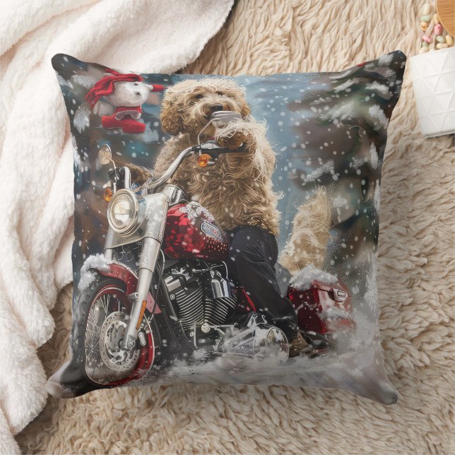 Coussin Goldendoodle Chien qui conduit une moto Noël  (Couverture)