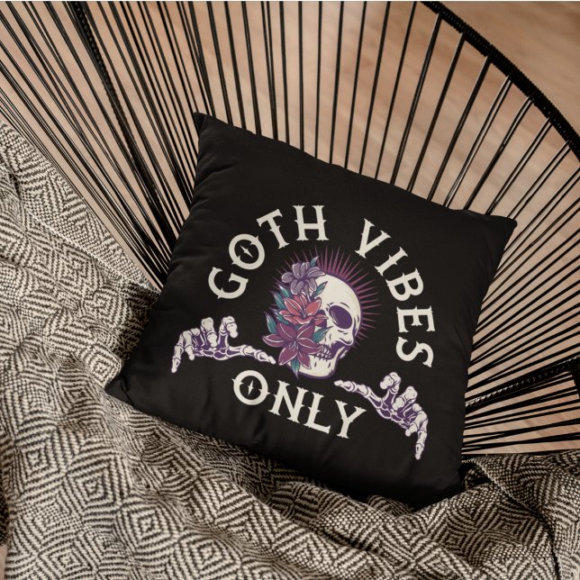 Coussin Goth Vibes seulement Crâne avec fleurs (Créateur téléchargé)