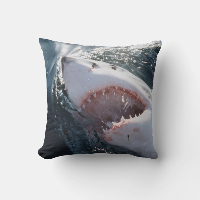 Coussin Grand requin blanc en mer (Recto)