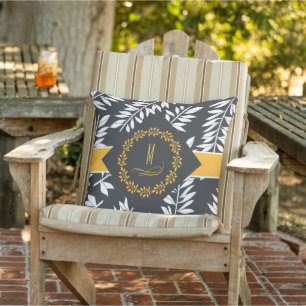 Coussin Gris Charbon avec Accents Dorés et Monogramme