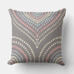 Coussin gris rose jaune bleu Coeurs concentrés arc-en-ciel