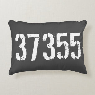 Coussin gris rustique personnalisé de code postal