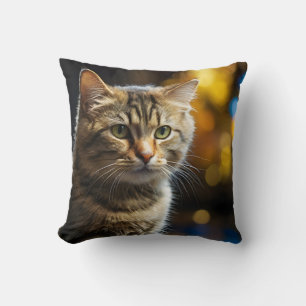 Coussin Gros Plan De La Mignonne Chatte À La Vue #2