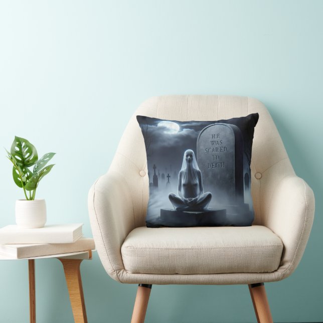 Coussin Halloween Femme Fantôme Dans Le Cimetière (Chaise)