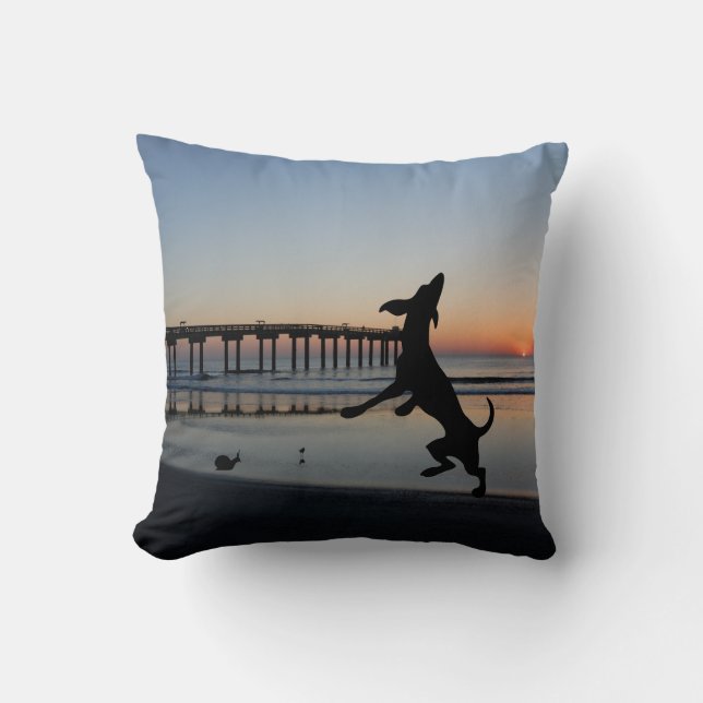Coussin Happy Dogs Dancing on Beach Scene (Recto)
