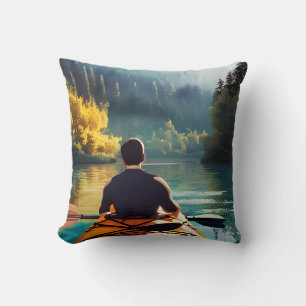 Coussin Homme en kayak sur un lac entouré d'arbres 