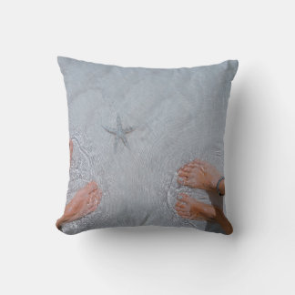Coussin Homme et femme en bord de mer à proximité de l'éto