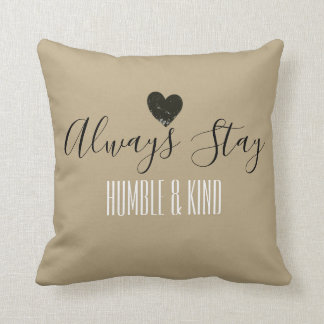 Coussin humble et aimable toujours de séjour de