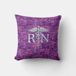 Coussin Infirmière inscrite RN Silver Caduceus sur Camo Ro