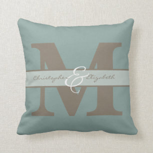 Coussin Initiale monogramme avec noms sur l'avant et l'arr