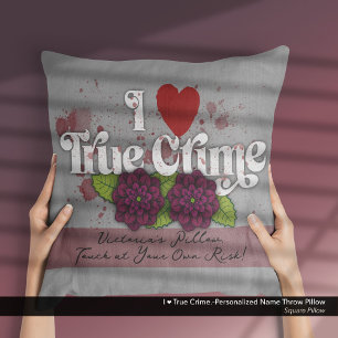 Coussin J’adore les faits divers.–Nom personnalisé