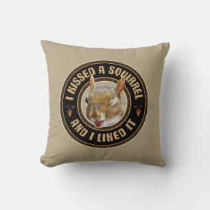 Coussin J'ai embrassé un écureuil - drôle de parodie