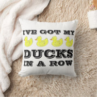 J'ai mes canards dans une rangée de canards en cao