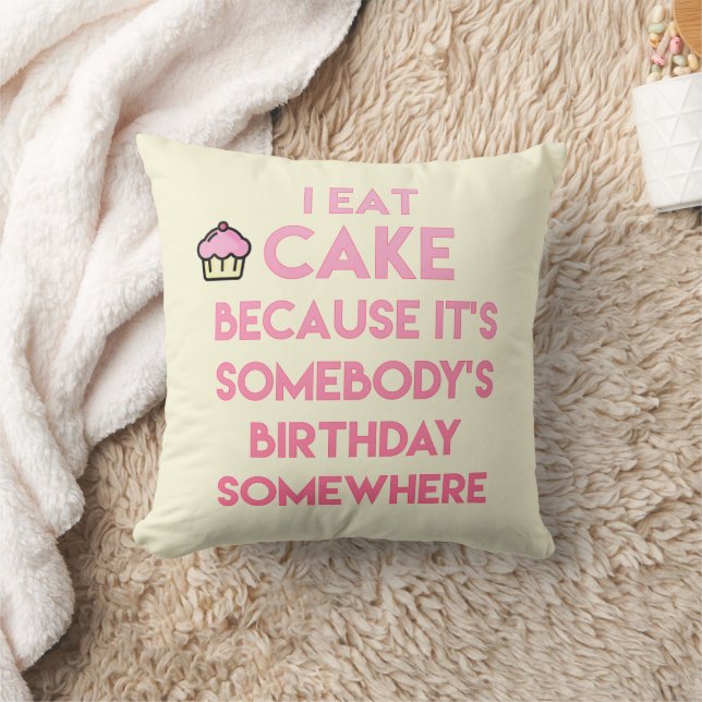 Coussin Je mange du gâteau ! Citation drôle (Couverture)