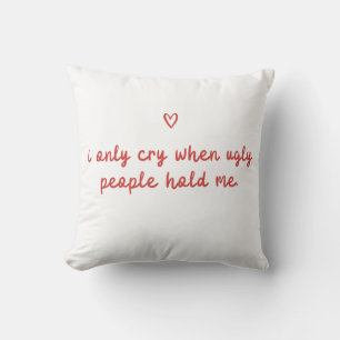 Coussin Je ne pleure que quand les gens laids me tiennent