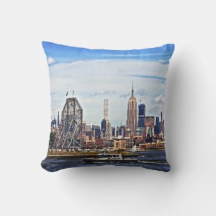Coussin Jersey City NJ - Bateau de la police près de l'hor