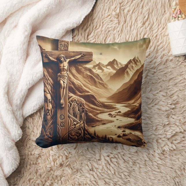 Coussin Jésus crucifié dans le paysage de montagne (Couverture)