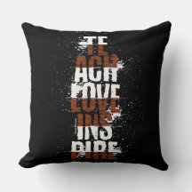 Jeter l'oreiller enseigner l'amour et l'inspiratio