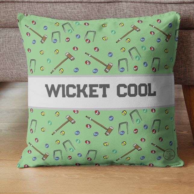 Coussin Jeu de Croquet Cool en Wicket illustrée main (Indulge in a blend of whimsy and sophistication as you relax in the company of 'Wicket Cool.')