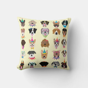 Coussin Joyeux Chien d'Anniversaire Face À Des Animaux Vai