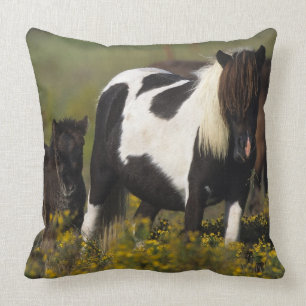 Coussin Jument et poulain miniatures en fleurs