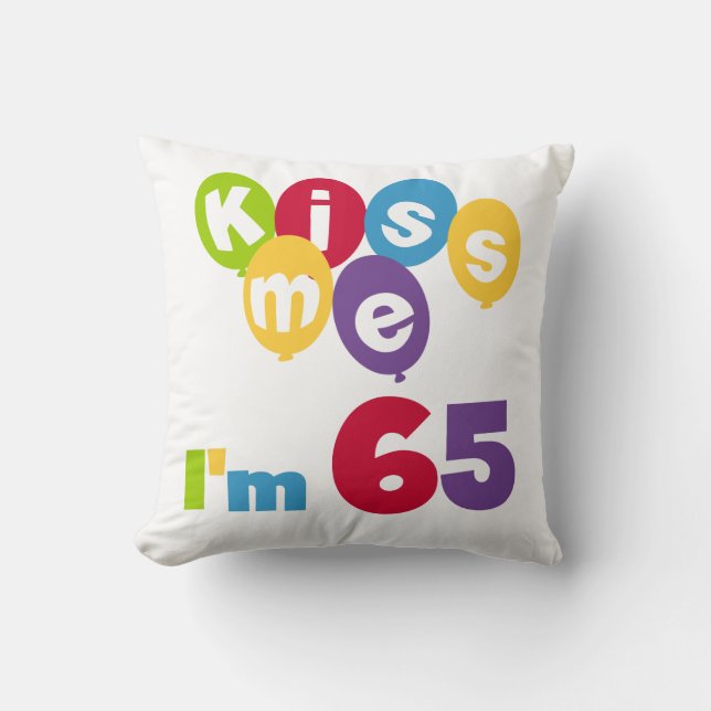Coussin Kiss Me I'm 65 Anniversaire T-shirts et cadeaux (Recto)