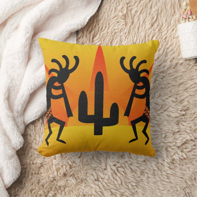 Coussin Kokopelli Avec Cactus Dans Le Sud-Ouest Du Coucher (Couverture)