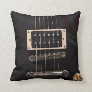 Coussin La guitare électrique noire élégante ficelle le