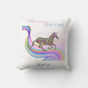 Coussin La licorne magique lance l'oreiller avec le nom de