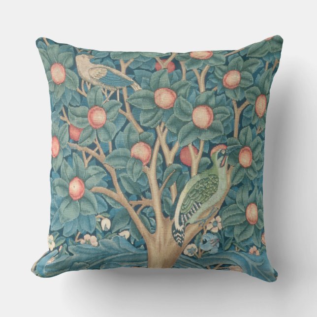 Coussin La tapisserie de pivert, détail des piverts (Recto)