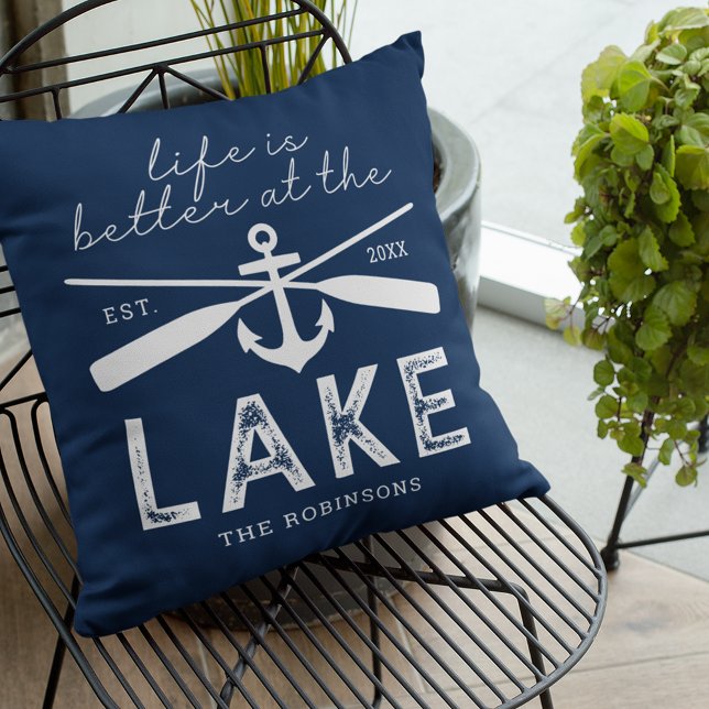 Coussin La vie est meilleure au lac Nom de famille (Créateur téléchargé)