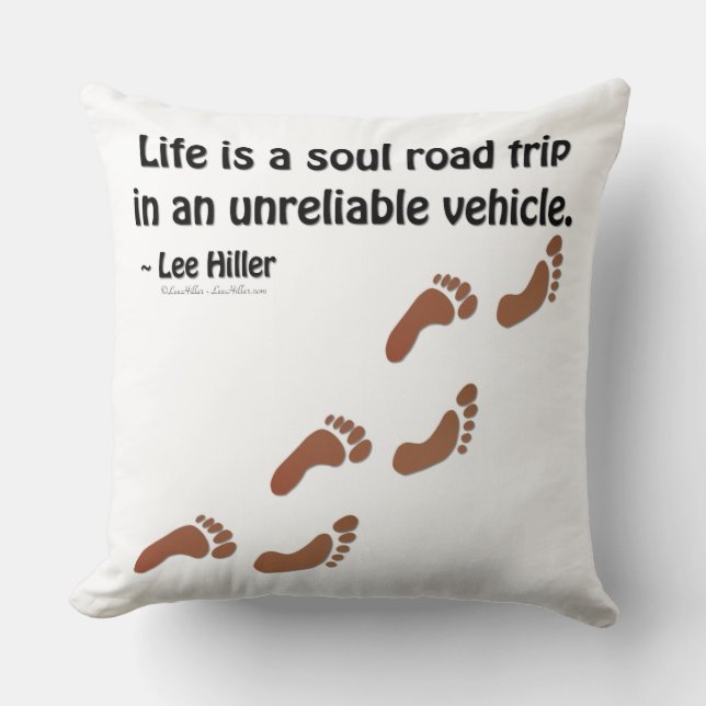 Coussin La vie est un voyage d'âme dans un véhicule peu fi (Recto)