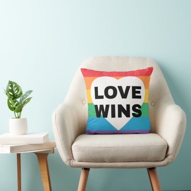 Coussin L'amour gagne | GAY PRIDE (Chaise)
