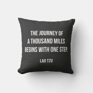 Coussin Lao Tzu motivational quote.