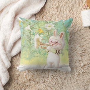 Coussin Lapin bébé trompettiste avec oiseau dans un jardin