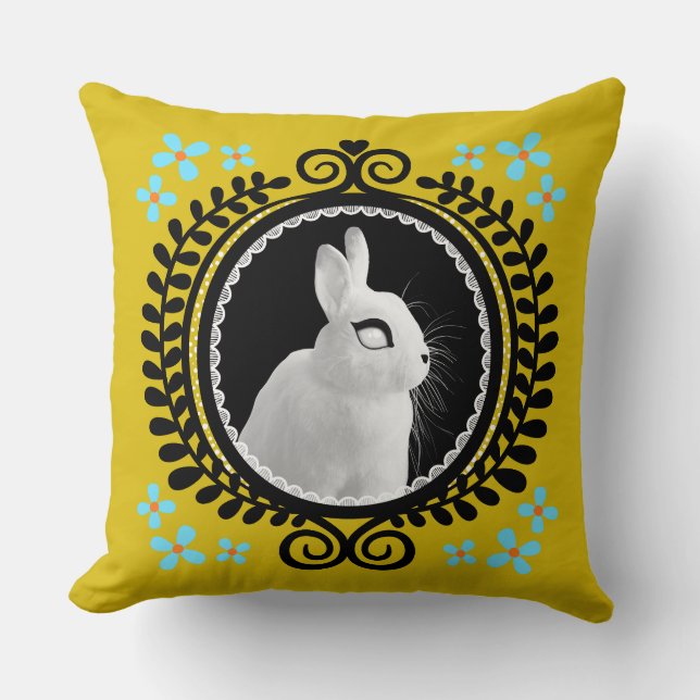 Coussin Lapin Blanc Étrange : Jaune, Noir et Bleu Clair  (Recto)
