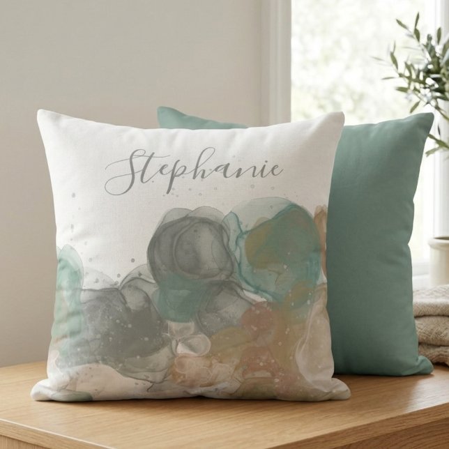 Coussin Lavage à l'encre abstraite avec un élégant script  (This elegant ink wash throw pillow with a name script makes a beautiful birthday gift for a friend.)