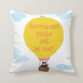 Coussin l'aventure n'attend personne