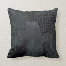 Le chandail et le croc noirs et par gris affligés