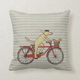 Coussin Le chien cycliste avec un ami des écureuils - L'ar