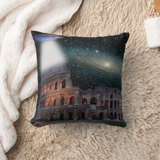 Coussin Le Colisée Rome Italie rencontre l'espace et l'OVN (Couverture)